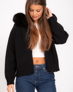 MIVARU – Gestrickte Felljacke